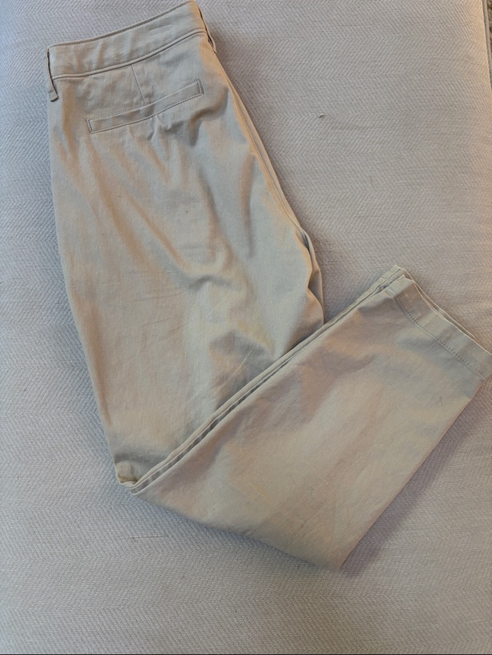 Women's  Beige Old Navy High rise skinny adjustable waist Chino Pants. Size 10P